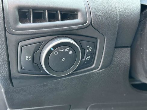 Used 2018 Ford Focus SE FWD image 15