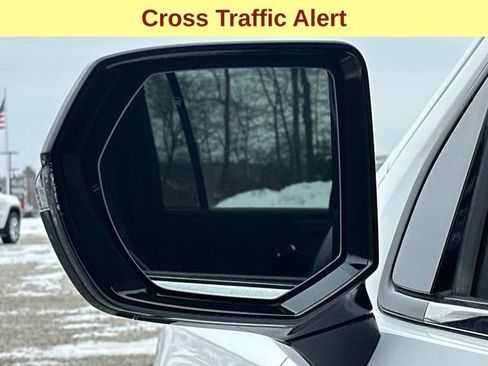 Used 2023 Chevrolet Suburban Premier image 8