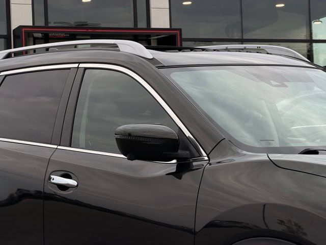Used 2017 Nissan Rogue SL w/ SL Premium Package AWD/4WD image 4