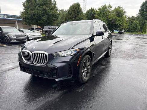 Used 2025 BMW X5 xDrive40i w/ M Sport Package AWD/4WD image 3