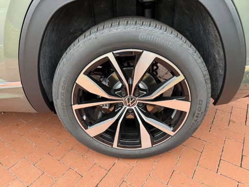 New 2026 Volkswagen Atlas Cross Sport SEL Premium R-Line image 9