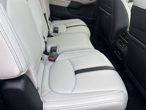 Used 2026 Honda Pilot Touring image 15