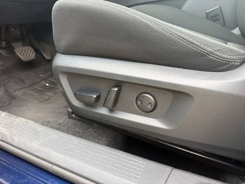 Used 2024 Nissan Rogue SV AWD/4WD image 11