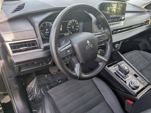 Used 2024 Mitsubishi Outlander 4WD Plug-In Hybrid image 10