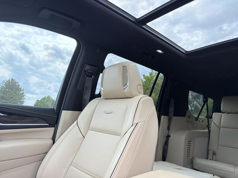 Used 2023 Cadillac Escalade ESV Premium Luxury AWD/4WD image 21