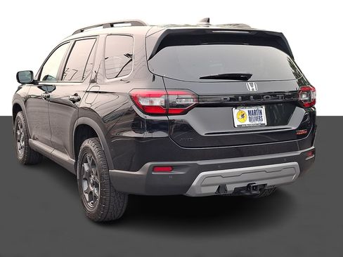 Certified 2025 Honda Pilot TrailSport image 4