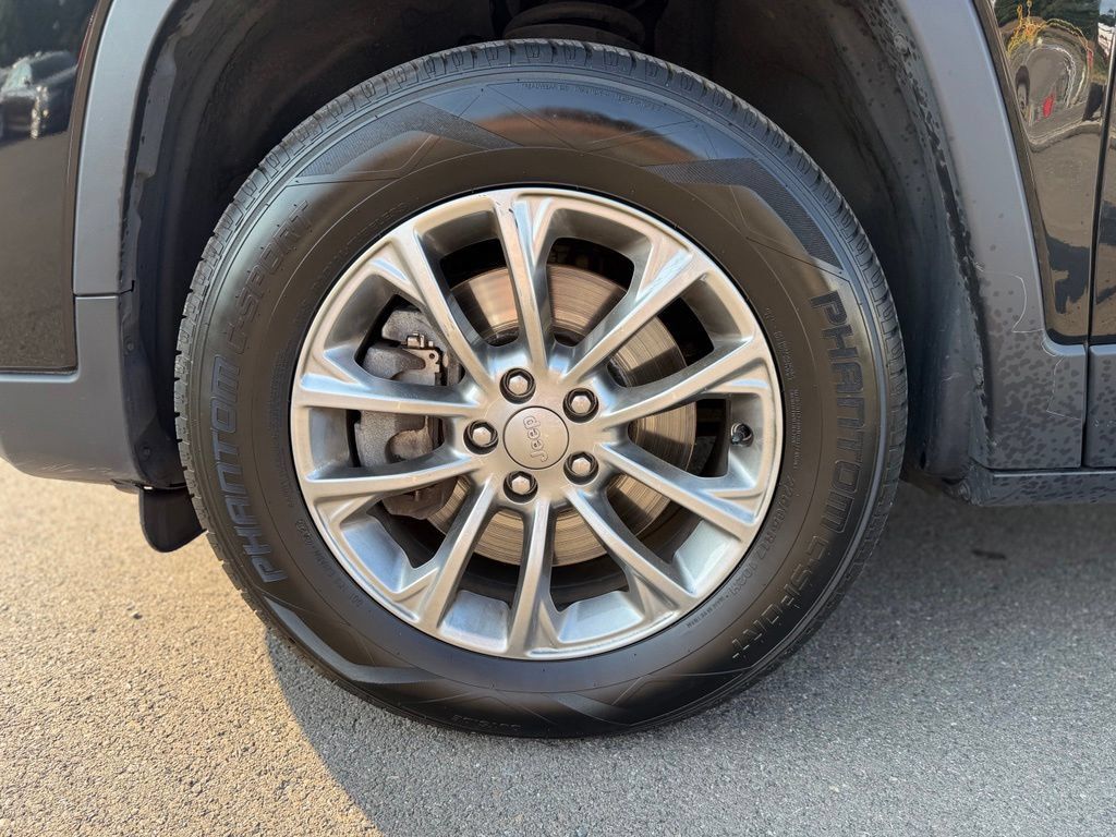 Used 2019 Jeep Cherokee Latitude Plus w/ Comfort/Convenience Group AWD/4WD image 9