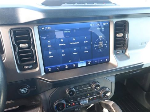 Certified 2022 Ford Bronco Outer Banks w/ Sasquatch Package image 18