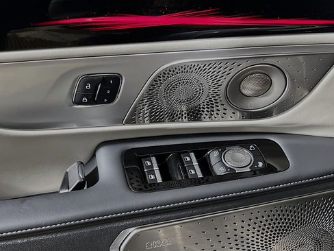 Used 2025 Lincoln Nautilus Reserve image 17