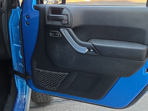 Used 2015 Jeep Wrangler Unlimited Rubicon w/ Connectivity Group image 32