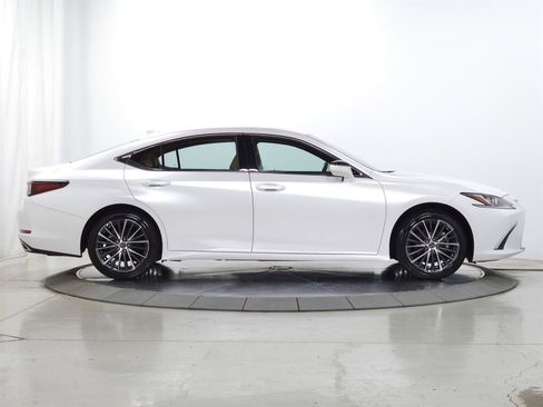 Used 2025 Lexus ES 350 w/ Premium Package FWD image 11