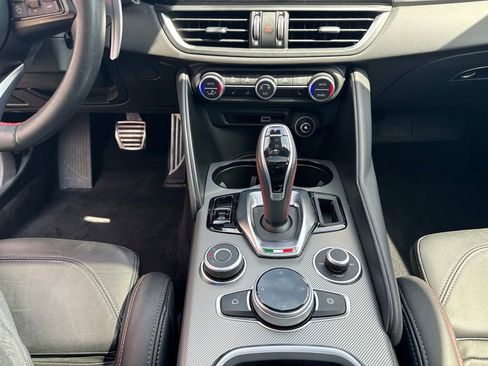 Used 2024 Alfa Romeo Giulia AWD image 40