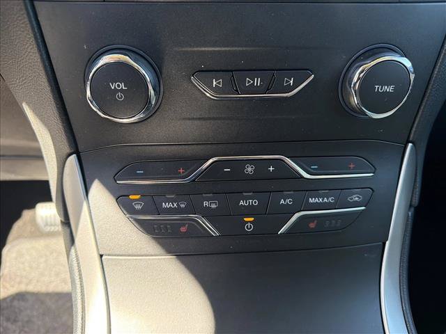 Used 2019 Ford Edge SEL w/ Equipment Group 201A FWD image 14