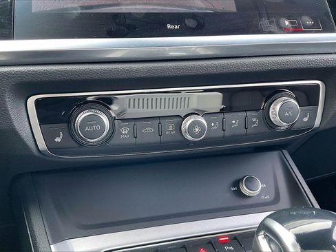 Used 2025 Audi Q3 2.0T Premium image 30