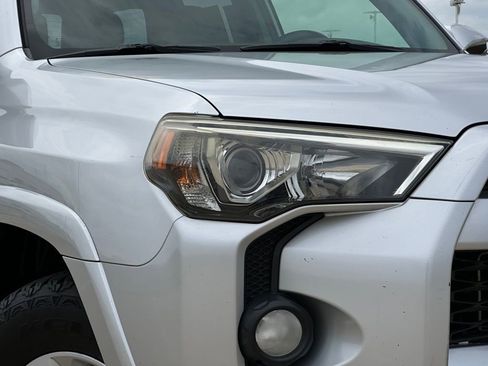 Used 2016 Toyota 4Runner SR5 Premium image 10