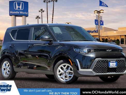 Used 2025 Kia Soul LX w/ LX Technology Package FWD image 1