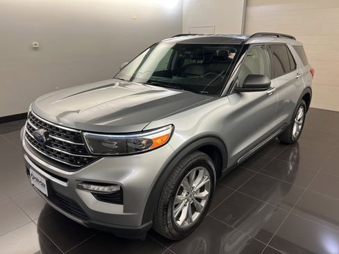 Certified 2023 Ford Explorer XLT w/ Equipment Group 202A image 3