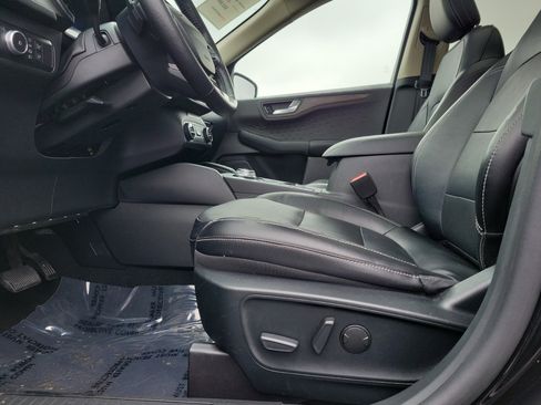 Used 2020 Ford Escape Titanium image 16