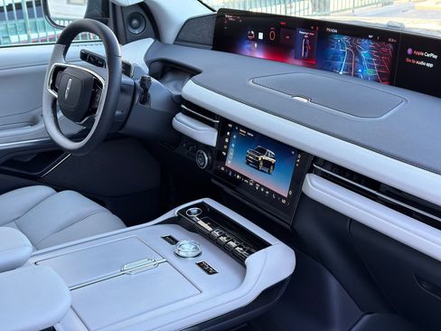 New 2026 Lincoln Navigator Reserve AWD/4WD image 11
