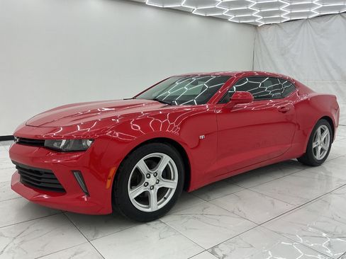 Used 2018 Chevrolet Camaro LT RWD image 6