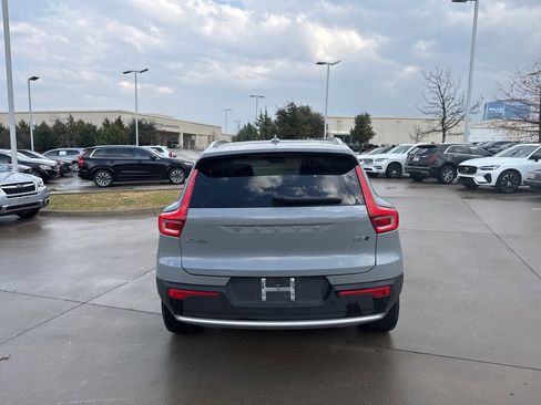 Certified 2025 Volvo XC40 B5 Plus image 6