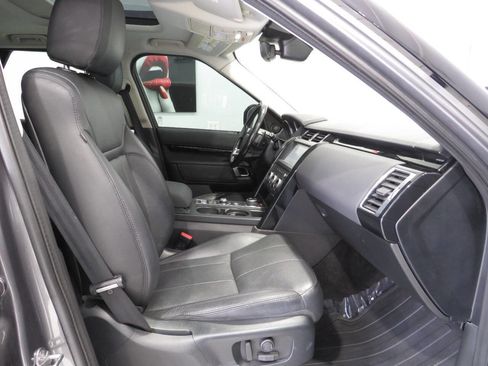Used 2018 Land Rover Discovery SE AWD/4WD image 10
