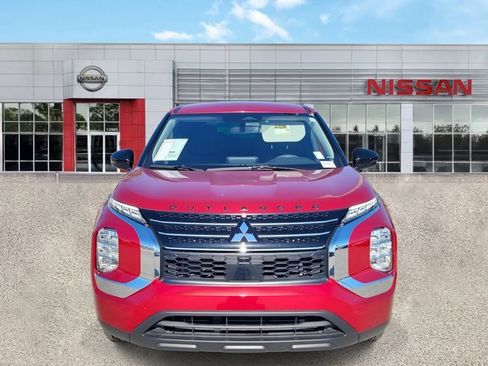 Used 2024 Mitsubishi Outlander ES image 9