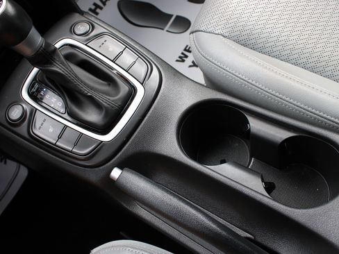 Used 2021 Hyundai Kona Limited image 36