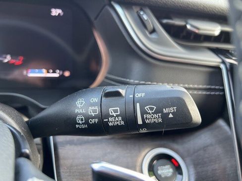 Certified 2023 Jeep Grand Cherokee Limited image 24