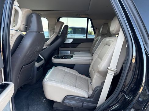 Used 2022 Lincoln Navigator Reserve AWD/4WD image 9