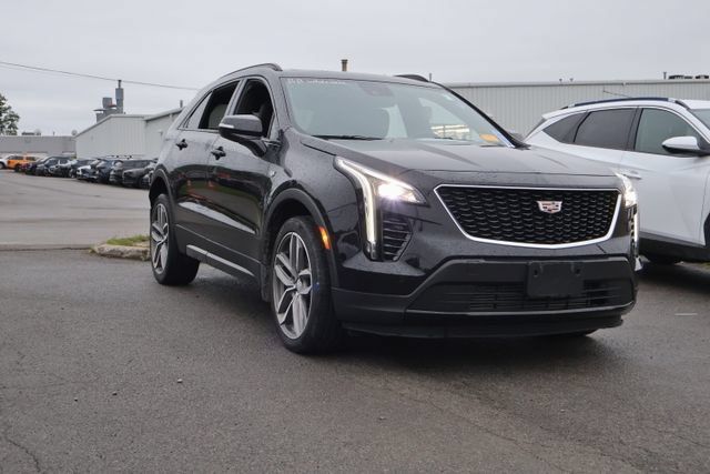 Used 2022 Cadillac XT4 Sport w/ Enhanced Visibility Package AWD/4WD image 8