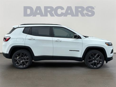 New 2026 Jeep Compass Latitude image 8