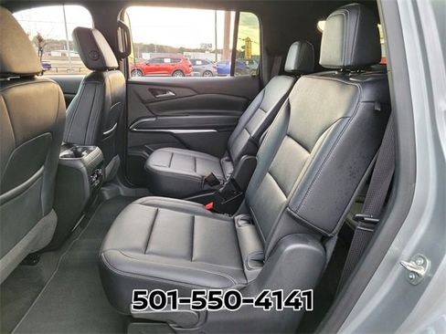 Used 2025 Chevrolet Traverse LT image 11