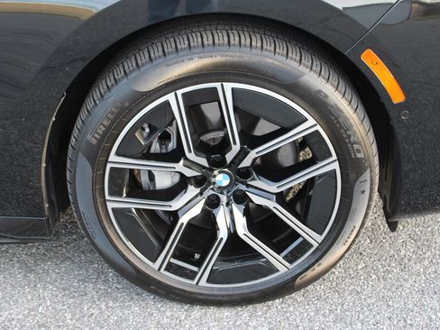 Used 2024 BMW i7 xDrive60 image 33