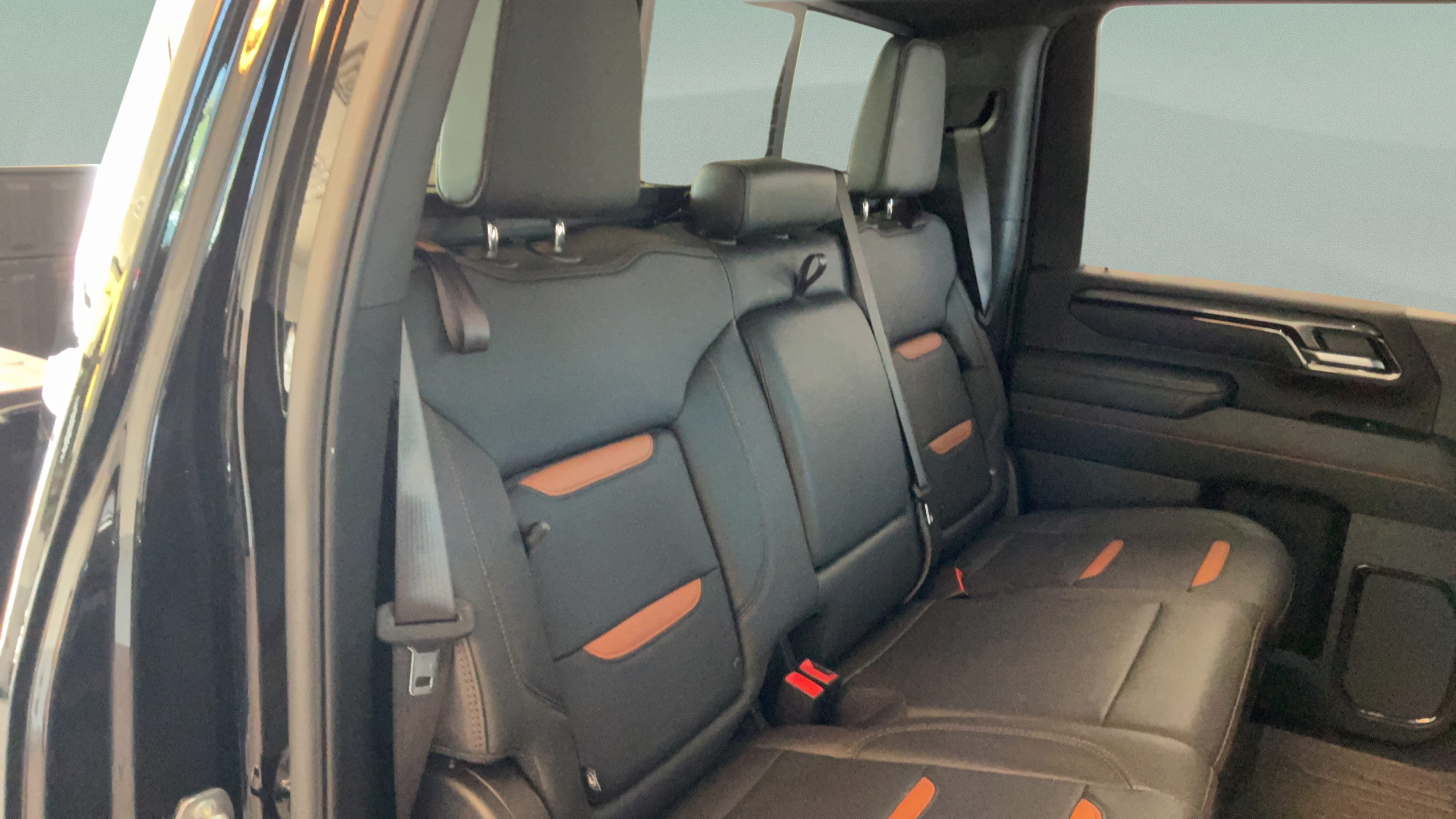 Used 2025 GMC Sierra 2500 AT4 w/ AT4 Premium Plus Package AWD/4WD image 44