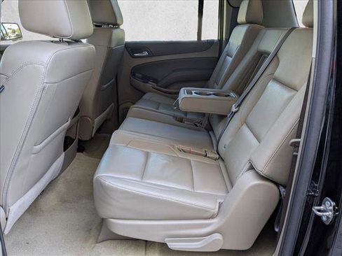 Used 2017 Chevrolet Suburban LT image 18
