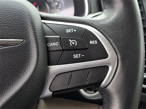 Used 2015 Chrysler 200 Limited w/ Convenience Group image 21