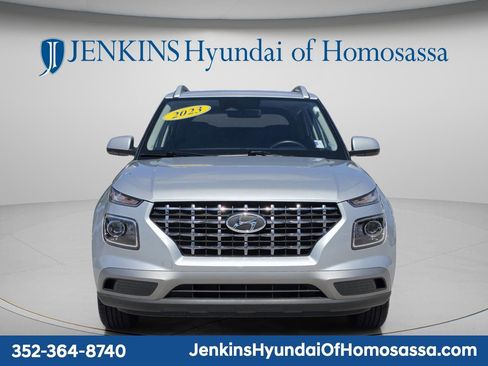 Used 2023 Hyundai Venue SEL FWD image 11