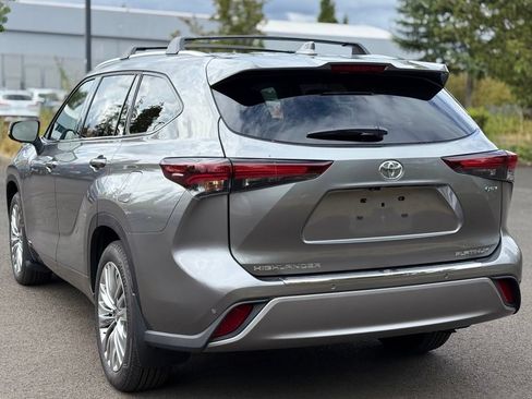 Used 2026 Toyota Highlander Platinum AWD/4WD image 3