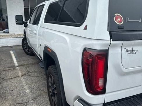 Used 2022 GMC Sierra 2500 AT4 w/ AT4 Premium Plus Package AWD/4WD image 3