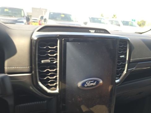Used 2025 Ford Ranger Lariat RWD image 13