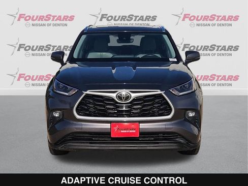 Used 2021 Toyota Highlander XLE AWD/4WD image 9