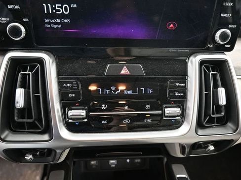 Used 2023 Kia Sorento S image 22