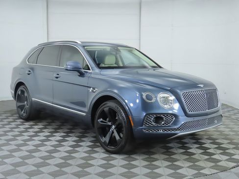 Used 2019 Bentley Bentayga V8 image 3
