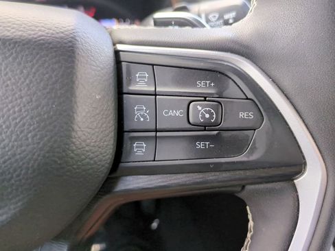 Used 2025 Jeep Grand Cherokee Altitude image 24