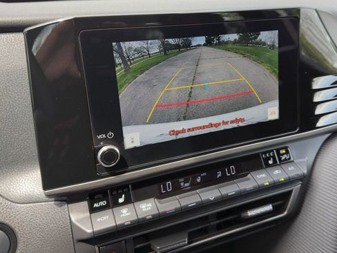 Used 2025 Toyota Camry SE w/ Convenience Package image 14