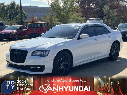 Used 2023 Chrysler 300 S w/ Comfort Group image 5
