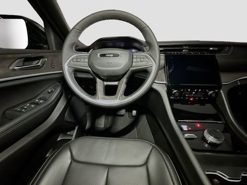 New 2025 Jeep Grand Cherokee L Limited w/ Luxury Tech Group II image 27