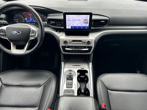 Used 2020 Ford Explorer XLT w/ Equipment Group 202A image 13