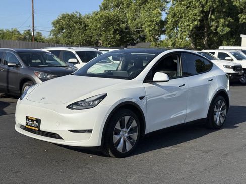Used 2020 Tesla Model Y Long Range AWD/4WD image 2